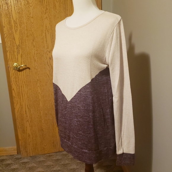 ☀️ 4/$25 … Amal Chevron Knit Top - Picture 4 of 6